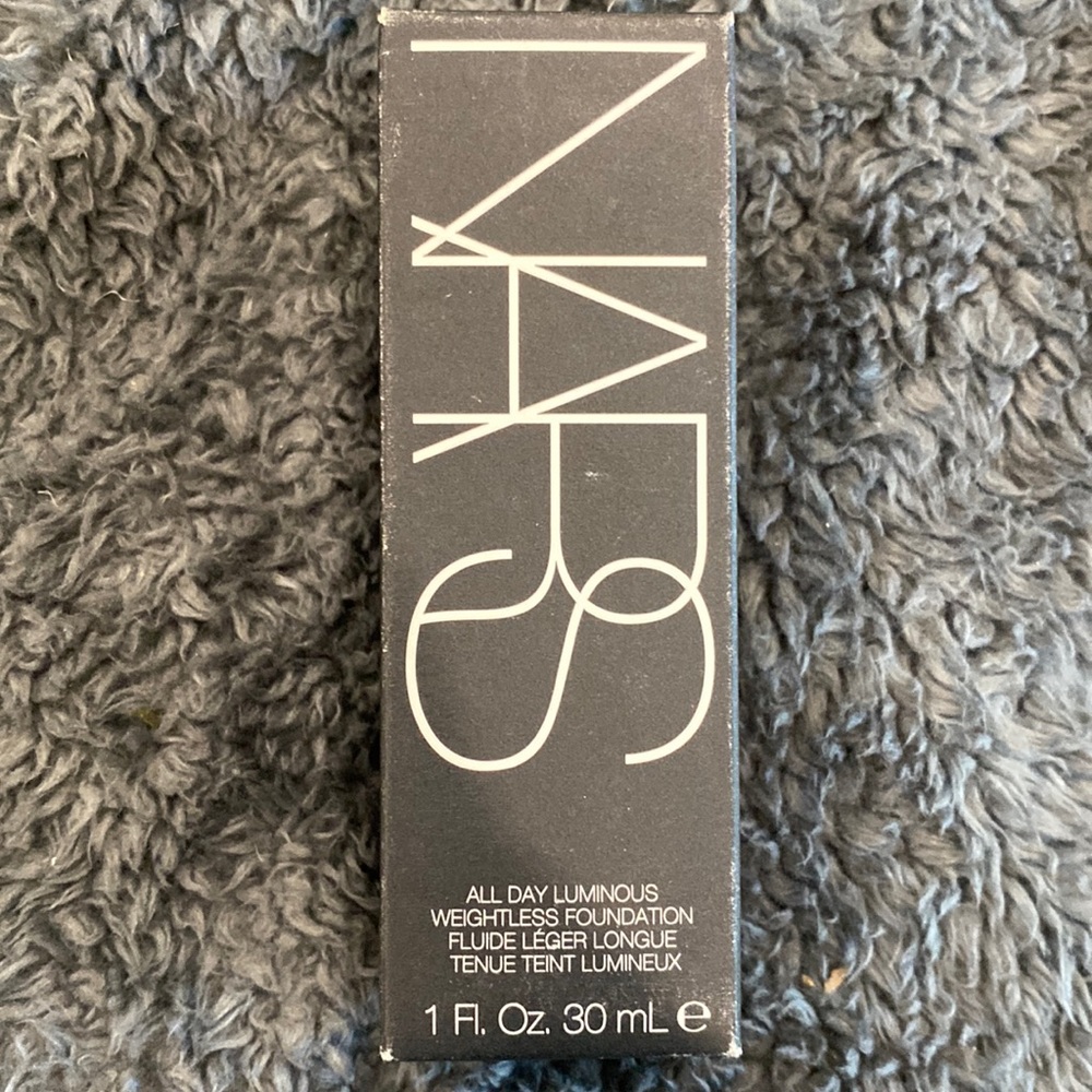 New in box NARS All Day Luminous Weightless Foundation, Macao, Med/Dark 4, 6445